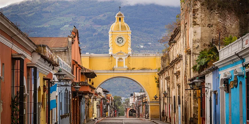 Leere Straße in Antigua, Guatemala