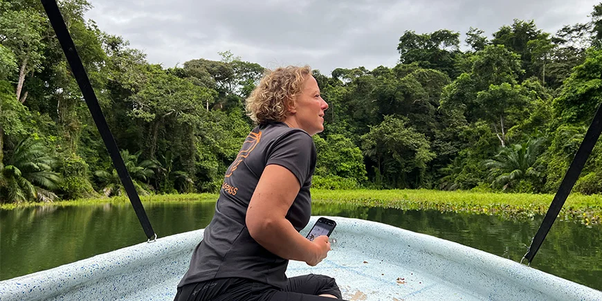 Meike von TourCompass auf dem Gatún-See in Panama