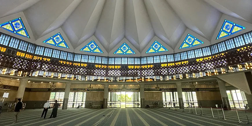 Masjid Negara von innen gesehen