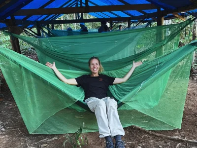 Jude entspannt sich in einer Hängematte im Amazonas-Dschungel