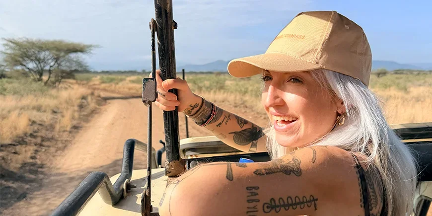 Katze auf Safari in Kenia