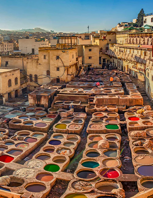Panoramablick auf die Gerberei in Fès, Marokko