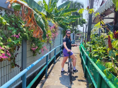 Katja auf einem Fahrrad in Bangkok