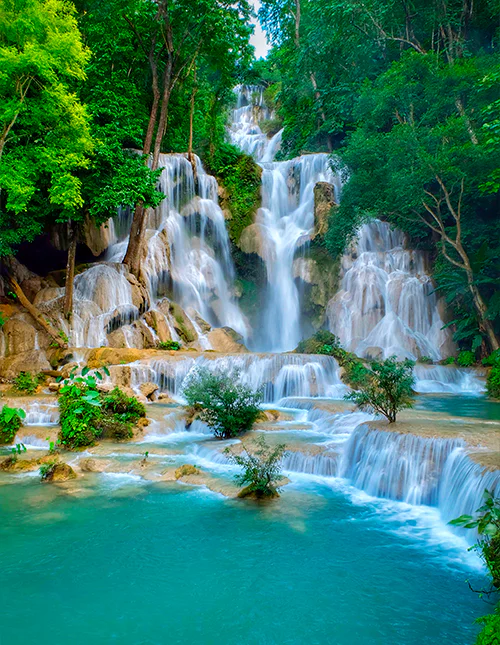 Kuang-Si-Wasserfall – der größte und zugleich eindrucksvollste Wasserfall in Luang Prabang, Laos.